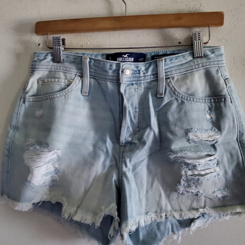 Hollister High - Rise Mom Short 3".